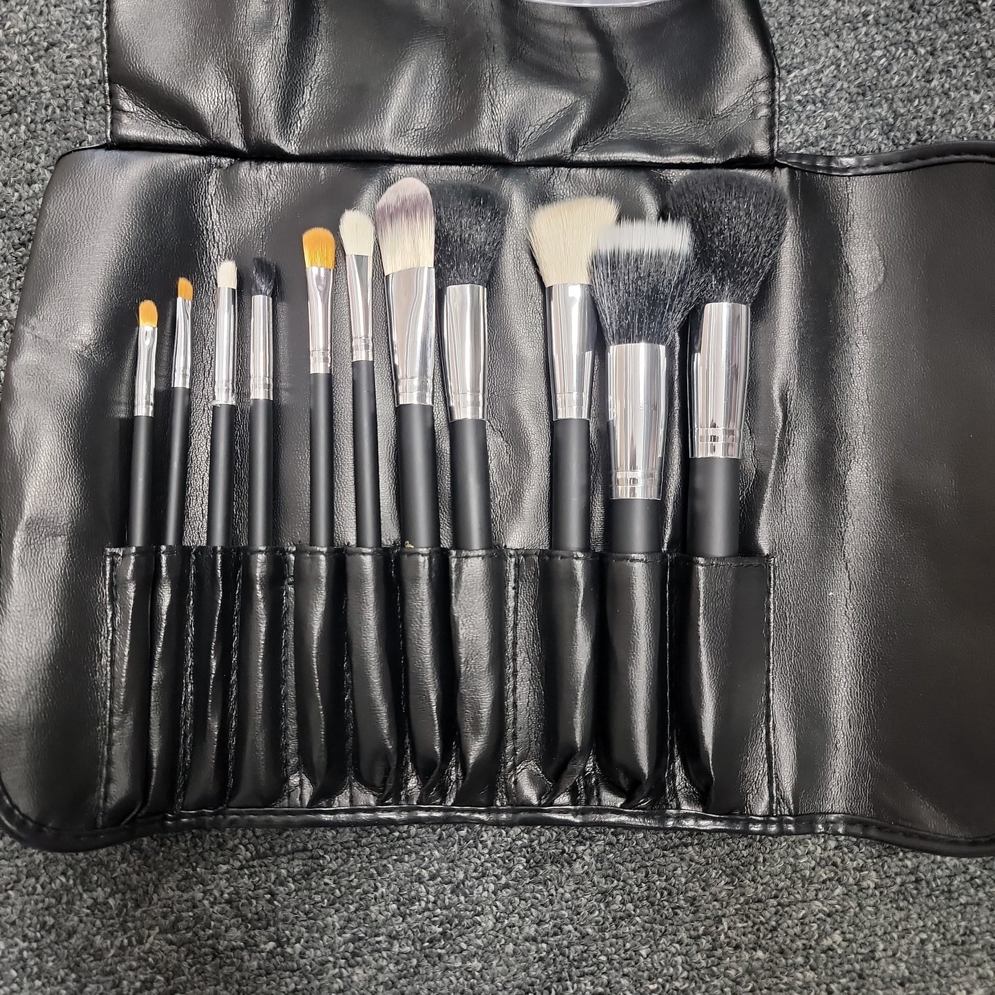 Lisa Ellen-Makeup Brush set