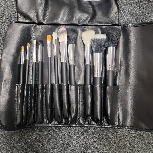 Lisa Ellen-Makeup Brush set